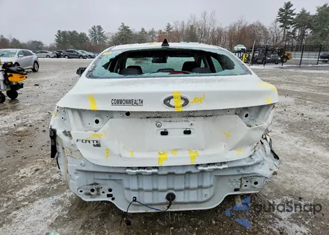 2021 Kia Forte Fe z USA, uszkodzony, nr VIN 3KPF24AD2ME304599